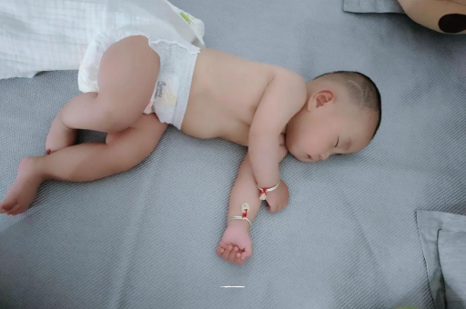 禹州两个月宝宝肚子胀气